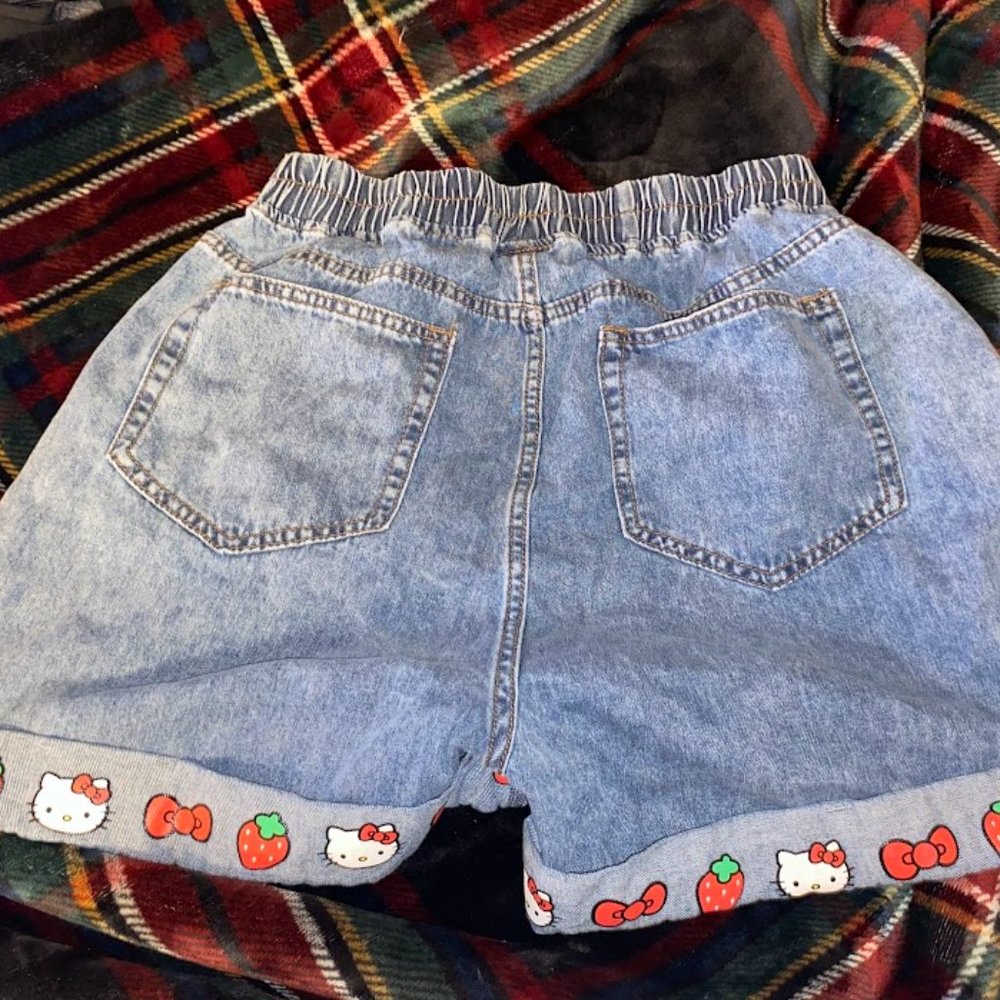 Hello Kitty Shorts By Sanrio - Picture 2 of 2